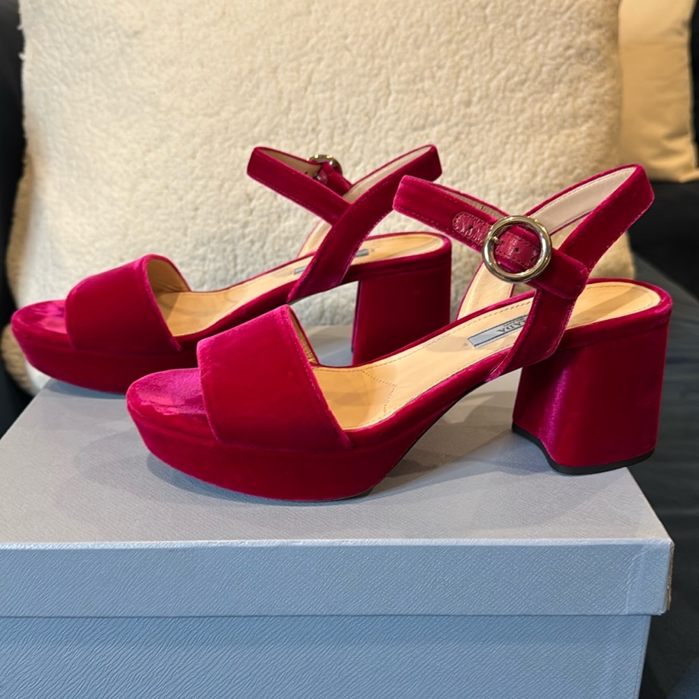 PRADA color Ibisco, satin platform size 39